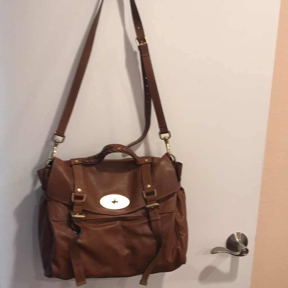 A use Mulberry leather messenger bag